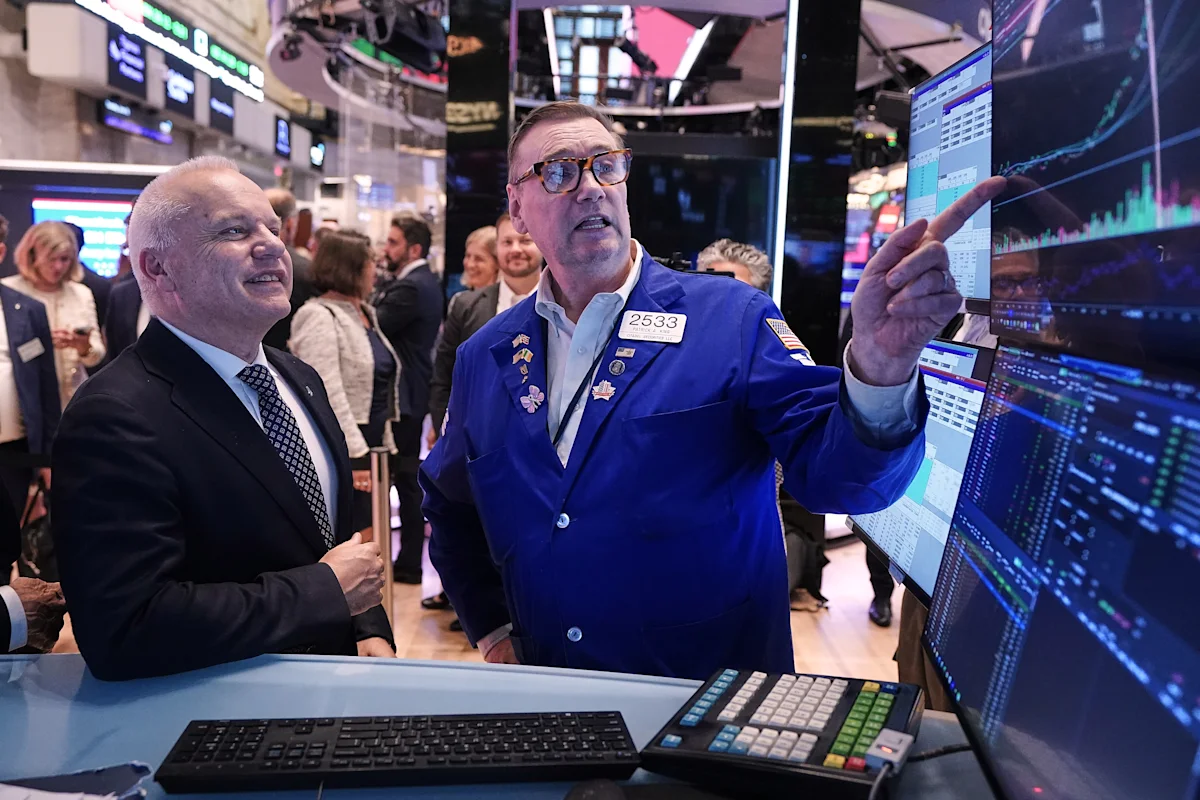 US stocks end mixed, weighed down by more losses for tech giants